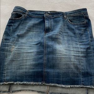 Denim skirt with frayed ends